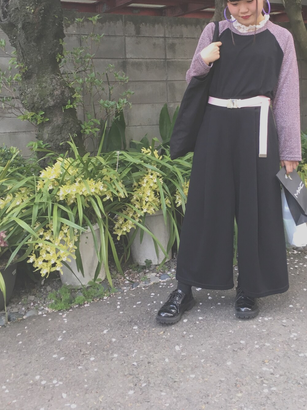 「カジュアル、outfit、ootd、spring、SPINNS」｜「EMODAのアイテム（パンツ、ブラック系）」を使った、M!kuさん（レディース・148cm）の春コーディネートの1枚目の写真