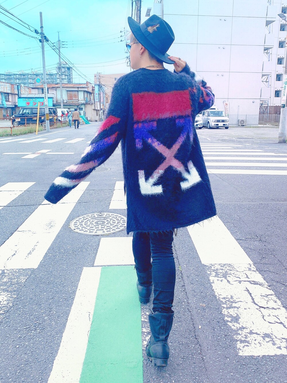 「黒、美容師、美容学生、offwhite、ROTHCO、Chrome Hearts、いいね、save、フォローお願いします🤑、おしゃれさんと繋がりたい、春夏コーデ、ハット」｜「off whiteのアイテム（ニット/セーター、ブラック系）」を使った、kakiryustyleさん（メンズ・170cm）の夏コーディネートの1枚目の写真