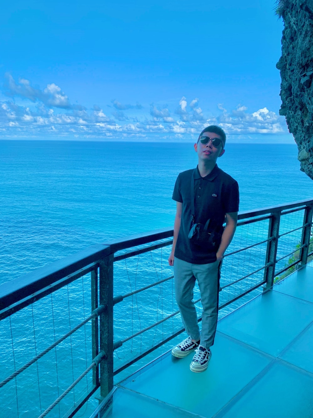 「ootd、休閒、基礎款、復古、LACOSTE、ray ban、H&M、xvessel、porter yoshida」｜「LACOSTEのアイテム（ポロシャツ、ブラック系）」を使った、jansberさん（メンズ・163cm）の秋コーディネートの1枚目の写真