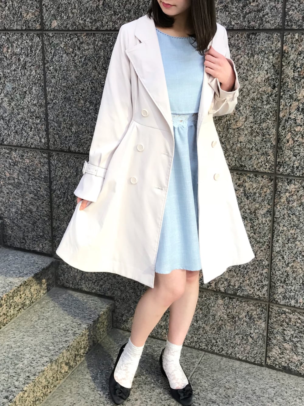 「はるコーデ、トレンチコート、コラボ、ワンピース、オトナ女子、オケージョン、キレイめ」｜「TITTY&CO.のフレアトレンチコート（トレンチコート、ベージュ系）」を使った、Chise🧸❤︎さん（レディース・162cm）の春コーディネートの1枚目の写真