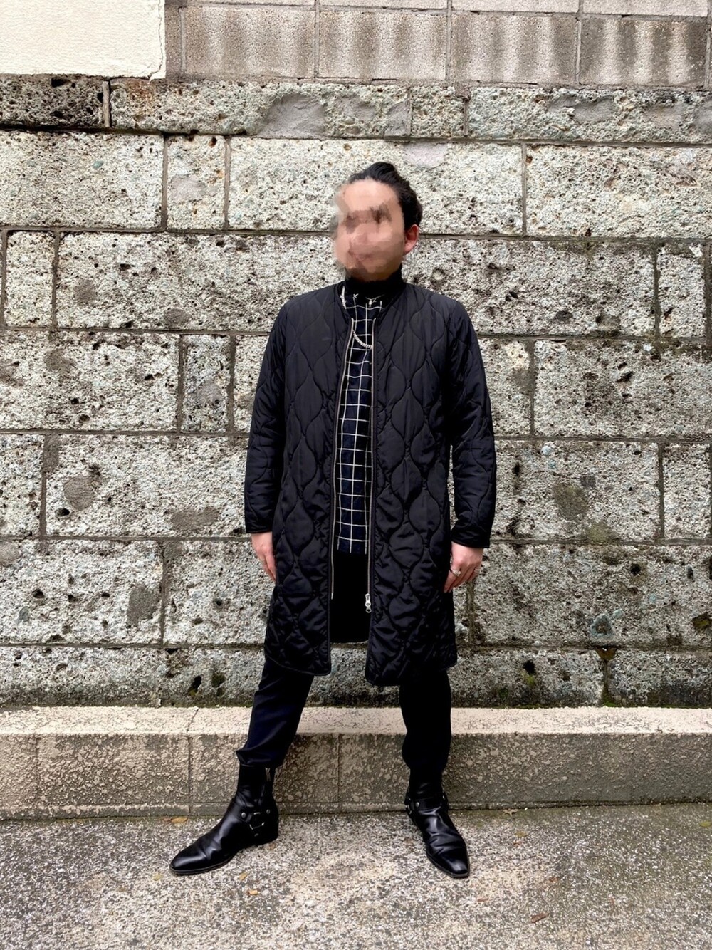 ブラック系のその他トップス、ブラック系のシャツ/ブラウス、ブラック系のその他アウターを着用したメンズの秋コーディネートの1枚目の写真