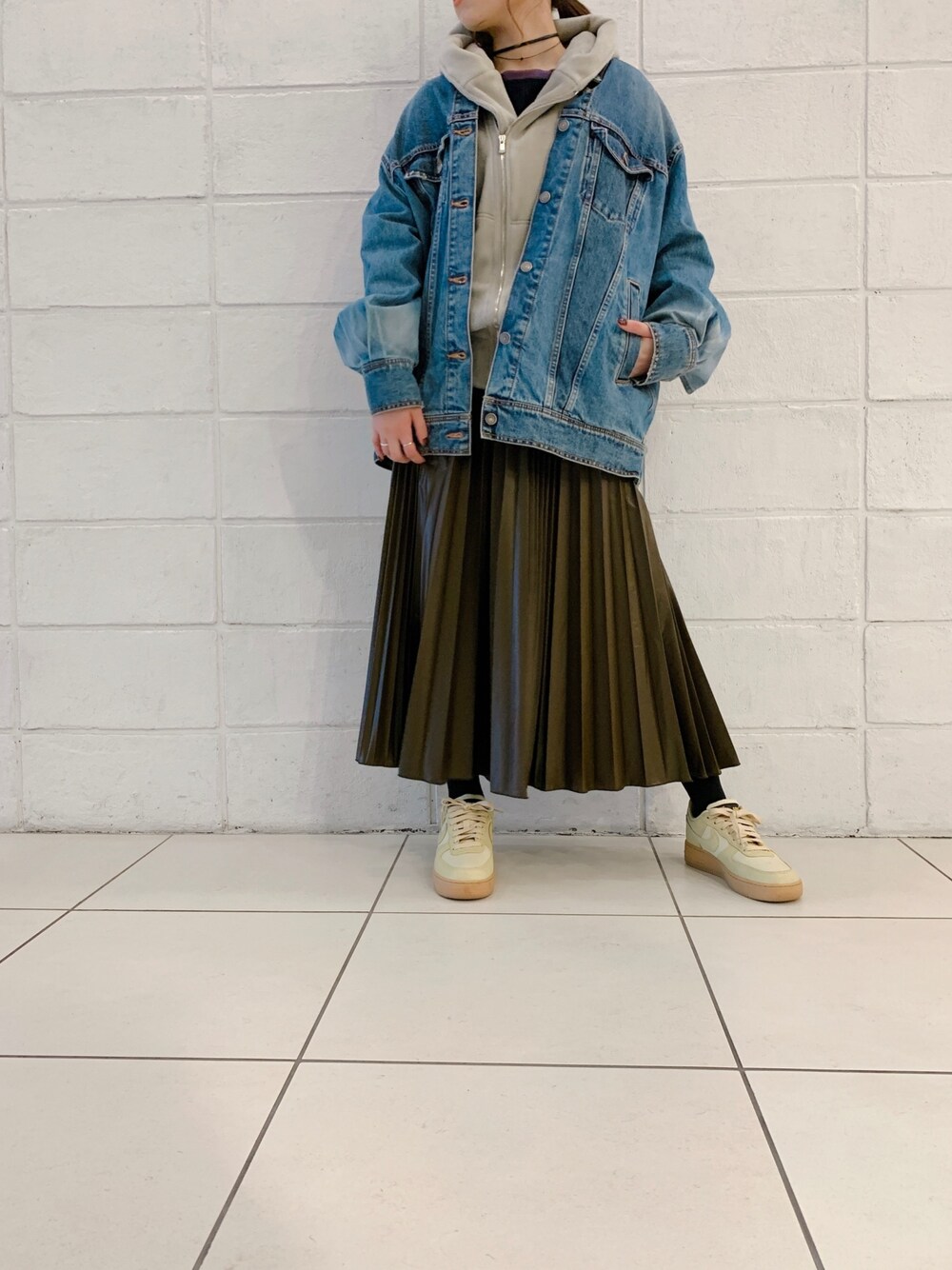「スカート、ゆるコーデ、B2nd、オトナカジュアル」｜「CHRISTIAN DADAのCHRISTIAN DADA（クリスチャン・ダダ）B'2nd別注Gｼﾞｬﾝ/デニムジャケット（デニムジャケット、ブルー系）」を使った、ISAさん（レディース・160cm）の秋コーディネートの1枚目の写真