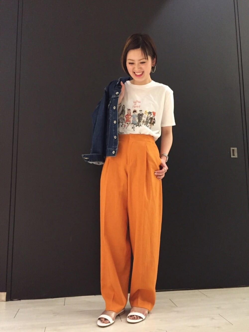 「ootd、春コーデ、シンプルコーデ、リネン、オレンジ、Gジャン、ROKU、BEAUTY&YOUTH UNITED ARROWS、グランフロント大阪」｜「UNFORTUNATE PORTRAITのアイテム（Tシャツ/カットソー、ホワイト系）」を使った、Shiori Tanidaさん（レディース・162cm）の春コーディネートの1枚目の写真