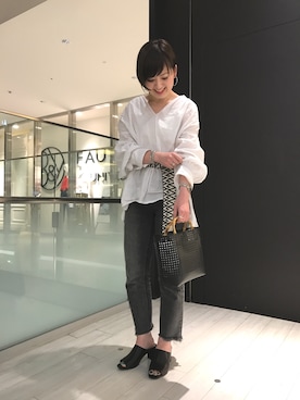 「BEAUTY&YOUTH UNITED ARROWS（ビューティーアンドユースユナイテッドアローズ）のBY∴ コットンリネンスキッパーチュニックブラウス -手洗い可能-（シャツ/ブラウス、ホワイト系）」を使った、Shiori Tanidaさん（レディース・162cm）の春コーディネート