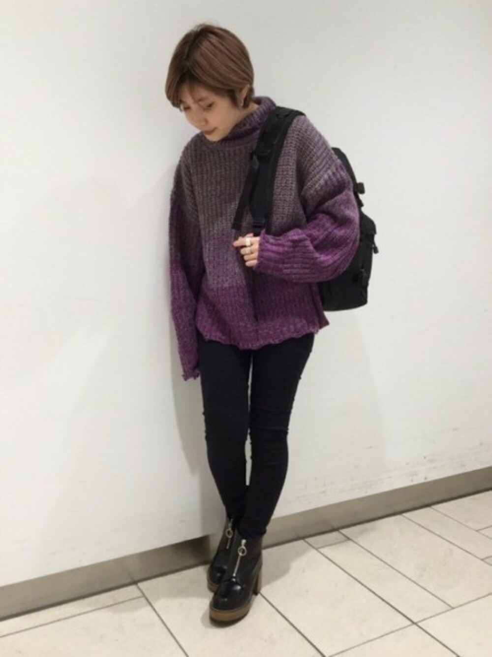 「ニット、ブーツ、グラデーション、ハイネック、JEANASiS、ジーナシス、パープル、スキニーデニム、黒スキニー、デザイントップス」｜「JEANASISの3Gグラデクラッシュニット/816027（ニット/セーター、グレー系）」を使った、jeanasisさん（レディース・152cm）の秋コーディネートの1枚目の写真