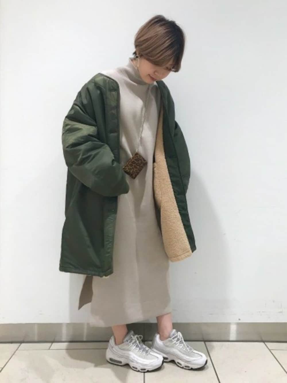 「カジュアル、ボア、JEANASiS、冬コーデ、ニットワンピース、ジーナシス、カーキ、リバーシブル、ミリタリージャケット、ボアブルゾン」｜「JEANASISのミリタリーリバーシブルボアコート/821114（ブルゾン、グリーン系）」を使った、jeanasisさん（レディース・152cm）の冬コーディネートの1枚目の写真