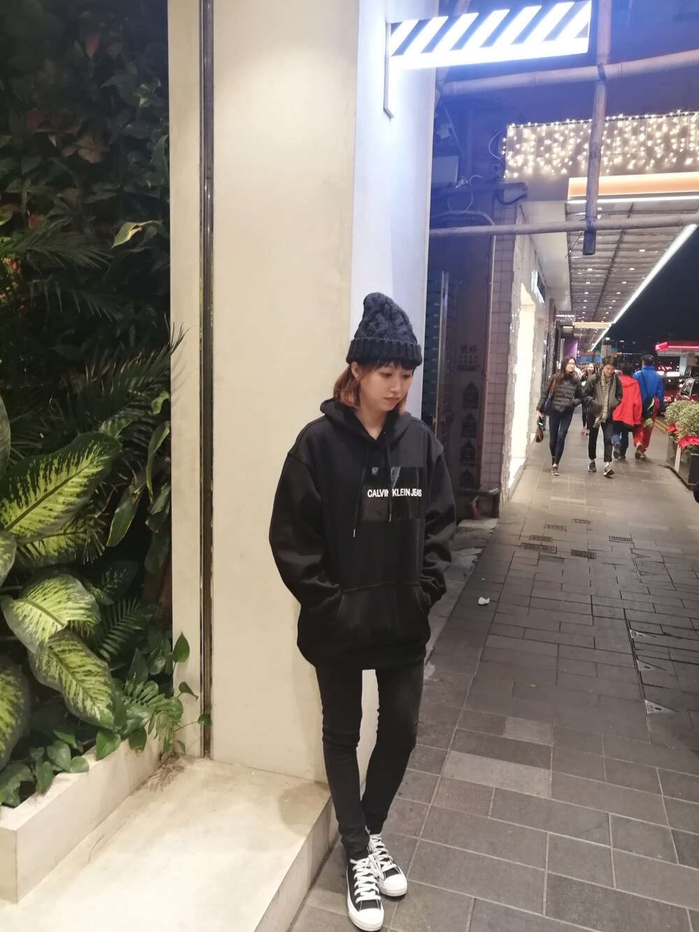 「Hong Kong、converse」｜「GUのアイテム（ニットキャップ/ビーニー、ブラック系）」を使った、Zzoujoeさん（レディース・168cm）の春コーディネートの1枚目の写真