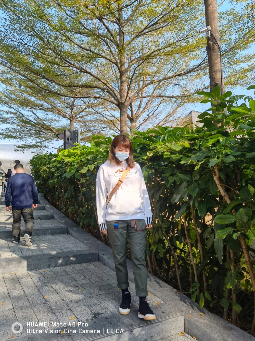 「adidas」｜「adidasのアイテム（パーカー、ホワイト系）」を使った、Zzoujoeさん（レディース・168cm）の春コーディネートの1枚目の写真