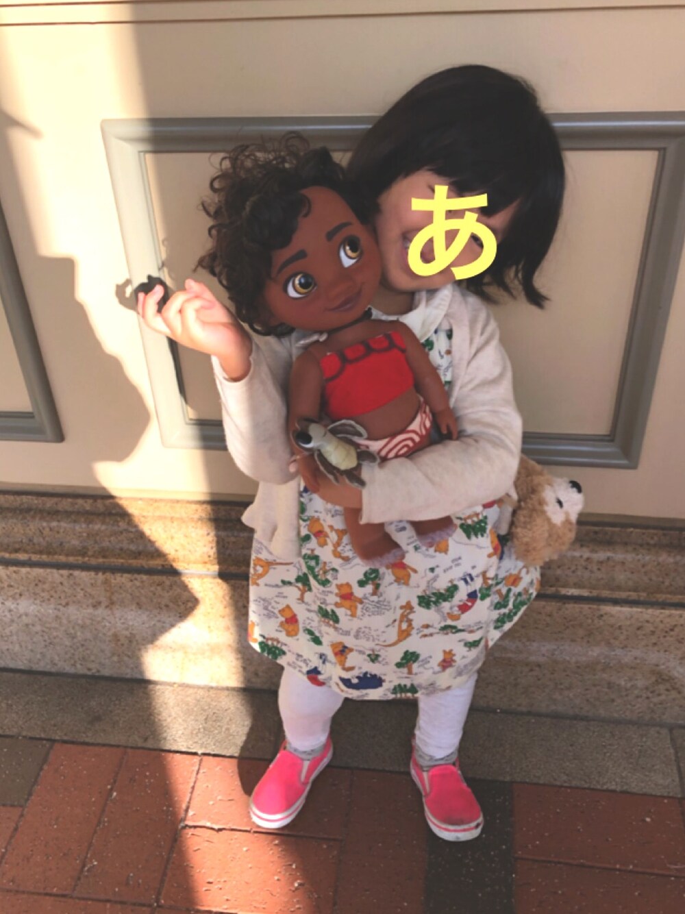 「モアナと伝説の海、american vintage、古着ワンピース、ぷーさん、ディズニーコーデ、3歳、キッズファッション、kidsfashion」｜「Disneyのアイテム（おもちゃ、レッド系）」を使った、あちゃも＊ちー＊ぺぇさん（キッズ・100cm）の秋コーディネートの1枚目の写真