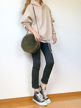 「titivate（ティティベイト）のアイテム（パーカー）」を使った、キキさん（レディース・168cm）の秋コーディネート