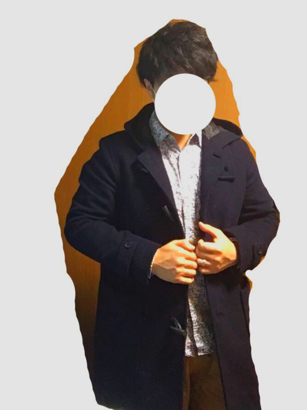 「ダッフルコート、HARE、Vivienne Westwood Man、RAGEBLUE、花柄シャツ、カーゴパンツ、ネイビー、ベージュ」｜「HAREのCASHEEP HIGHLAND WOOL ウールダッフルコート(HARE)（ダッフルコート、ブルー系）」を使った、おせちさん（メンズ・172cm）の冬コーディネートの1枚目の写真