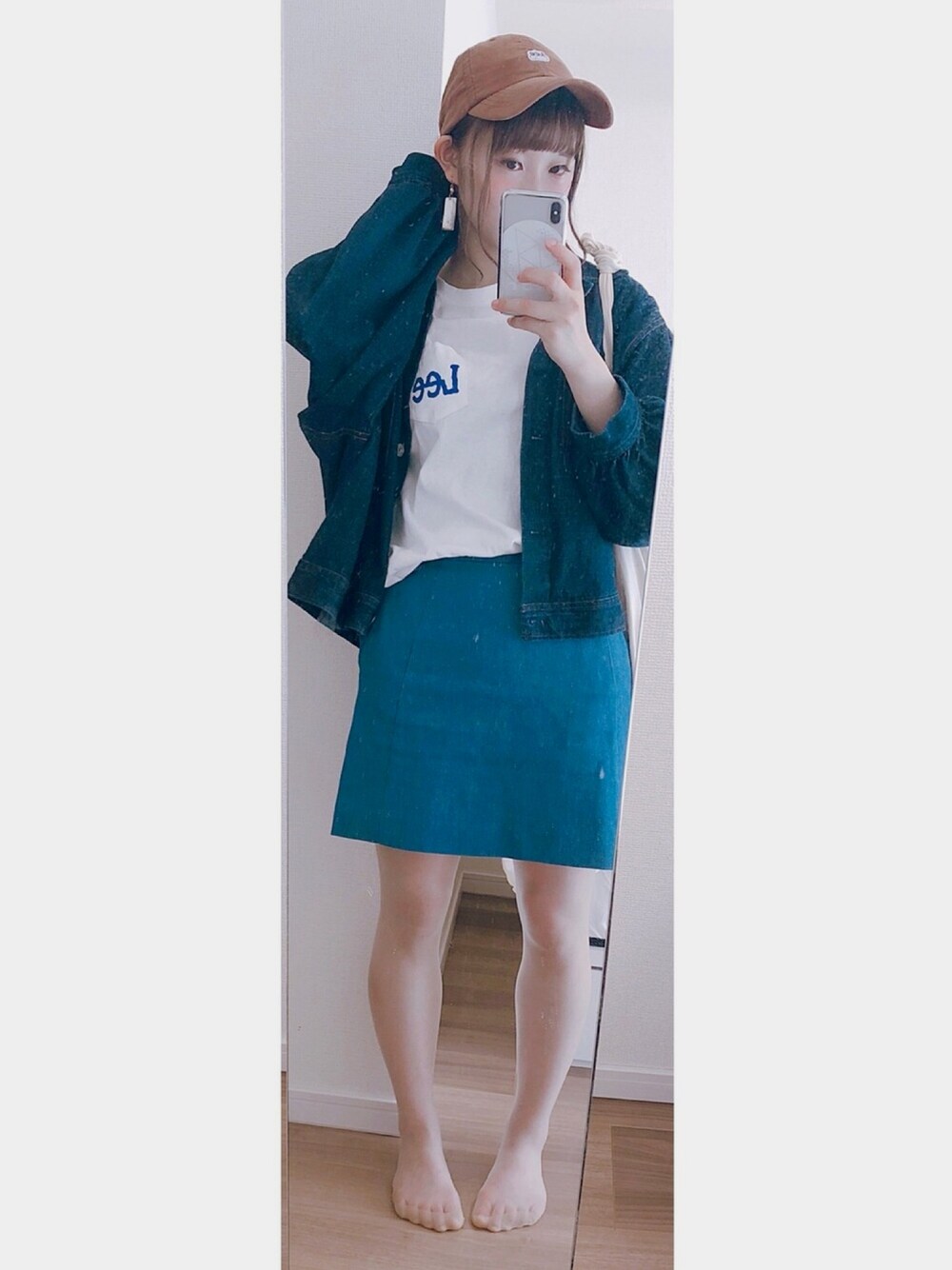 「who's who chico、LEE、CAP、デニム、デニムジャケット、デニムスカート、Tシャツ、白Tシャツ、summer」｜「Leeの＜Ｌｅｅ＞ポケットロゴＴシャツ（Tシャツ/カットソー、ホワイト系）」を使った、yuka⠒̫⃝さん（レディース・159cm）の春コーディネートの1枚目の写真