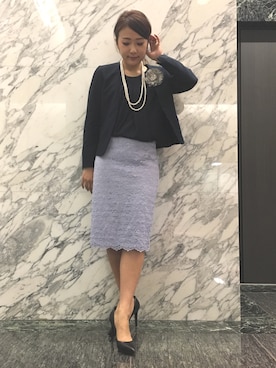 「アイテム（ブローチ/コサージュ）」を使った、22 OCTOBRE Staffさん（レディース・162cm）の冬コーディネート