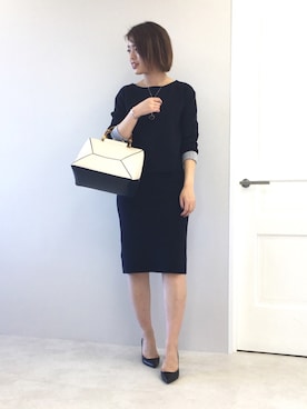 「お食事会」｜「アイテム（スカート）」を使った、22 OCTOBRE Staffさん（レディース・169cm）の冬コーディネート