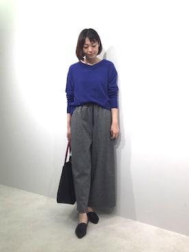 「ブルーニット」｜「アイテム（スリッポン）」を使った、22 OCTOBRE Staffさん（レディース・158cm）の秋コーディネート