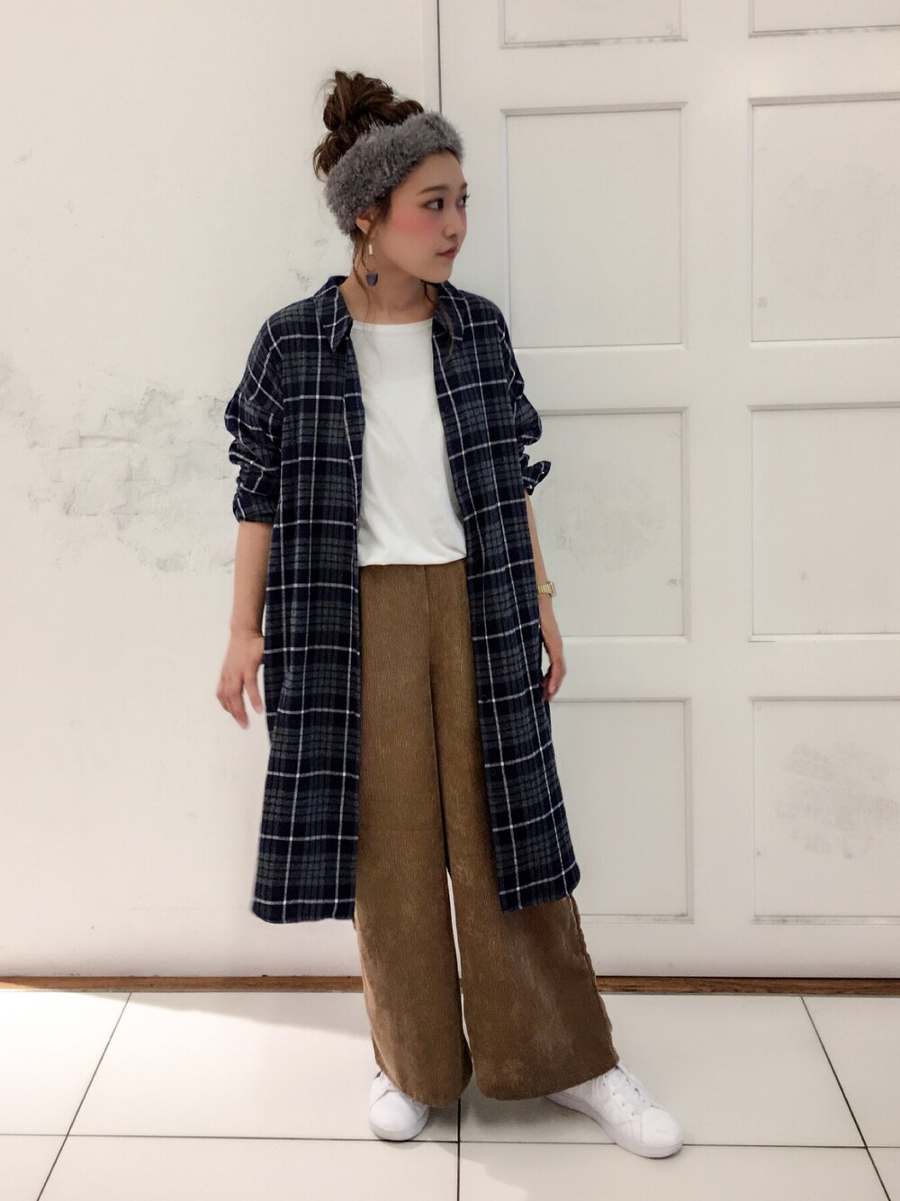 「チェックシャツ、シャツワンピ、ガウン、コーデュロイ、ワイドパンツ、カジュアル」｜「Green　Parksの・ネルタータンチェックワンピース（ワンピース、グレー系）」を使った、Ayaka◡̈︎*︎♚︎さん（レディース・153cm）の秋コーディネートの1枚目の写真