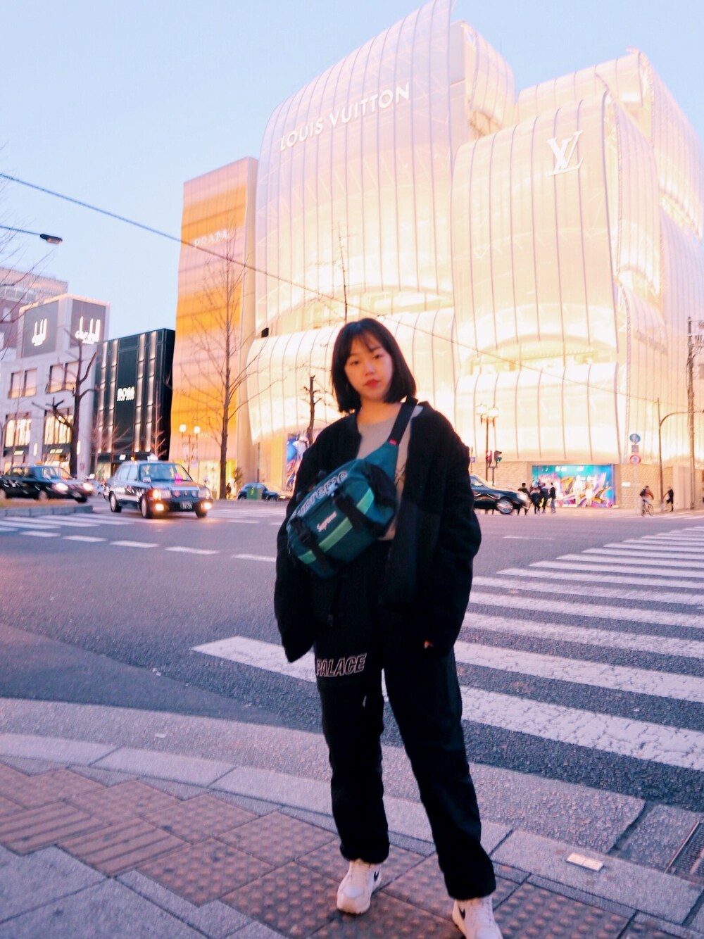 「osaka、Japan、ootd、palaceskateboards、fear of god × NIKE、supreme」｜「Supreme のアイテム（ボディバッグ/ウエストポーチ、グリーン系）」を使った、Cindyさん（レディース・161cm）の冬コーディネートの1枚目の写真