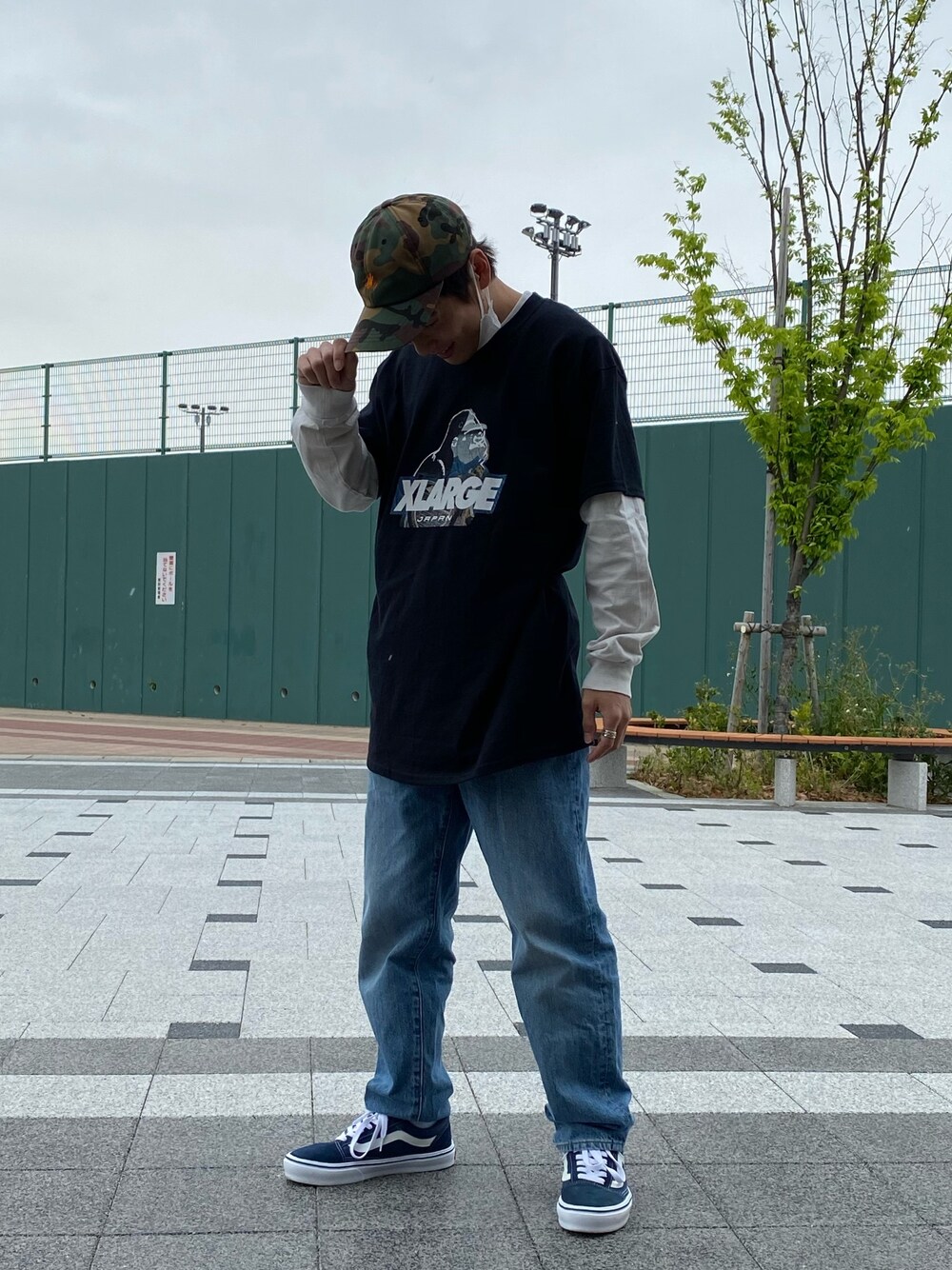 「ストリート、スケボースタイル」｜「XLARGEのS/S TEE JAPONISM OLD OG（Tシャツ/カットソー、ブラック系）」を使った、tatsubuさん（メンズ・162cm）の春コーディネートの1枚目の写真