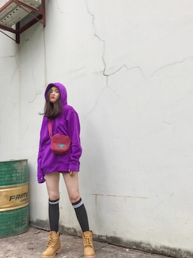 「アイテム（レッグウォーマー、ブラック系）」を使った、Đinh Linhさん（レディース・165cm）の冬コーディネート