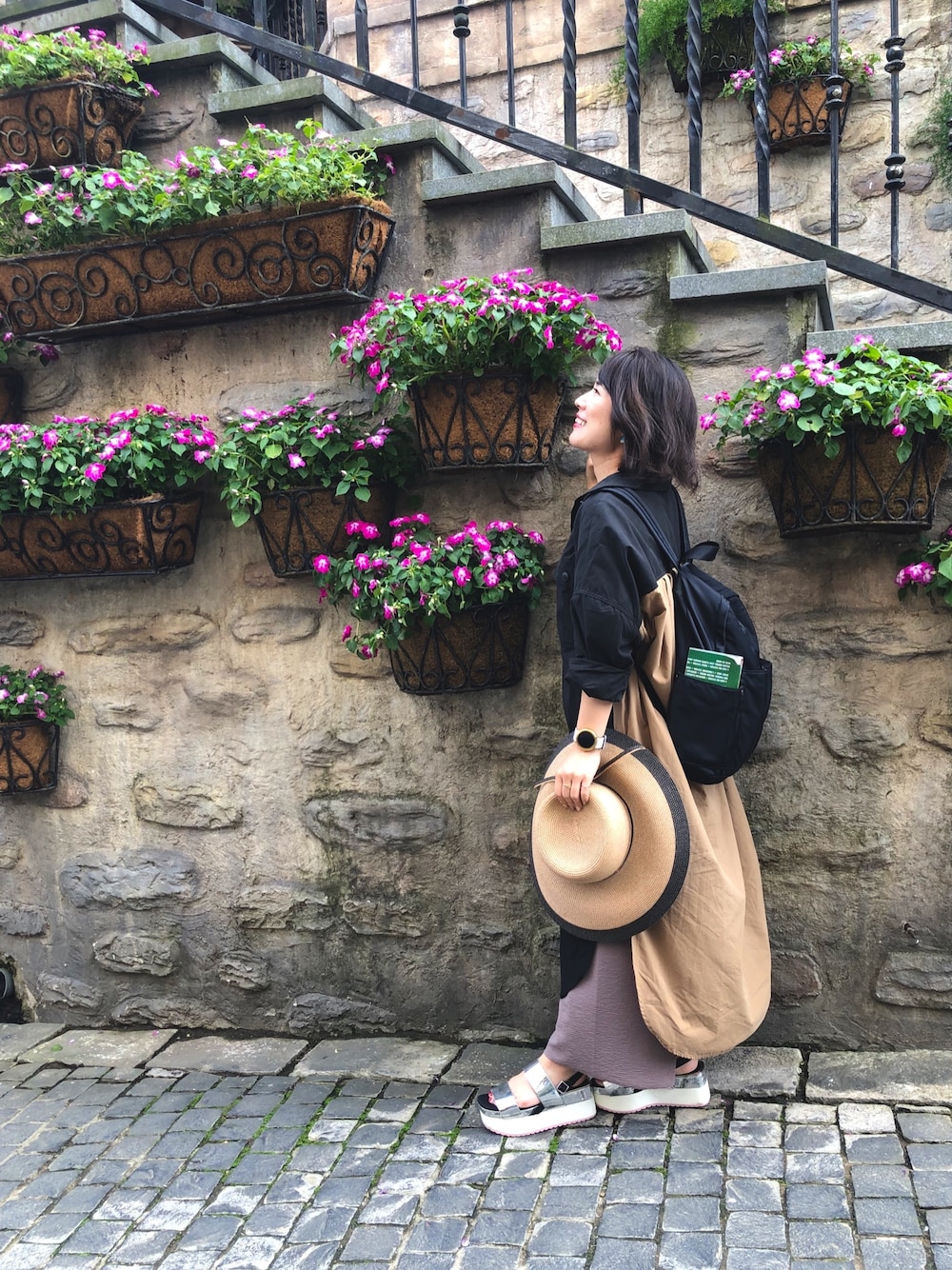 「ベトナム旅行、冬のリゾートコーデ、ベージュ、ブラック」｜「Marc by Marc JacobsのPREPPY LEGEND_BACKPACK（バックパック/リュック、ブラック系）」を使った、mocoさん（レディース・154cm）の冬コーディネートの1枚目の写真