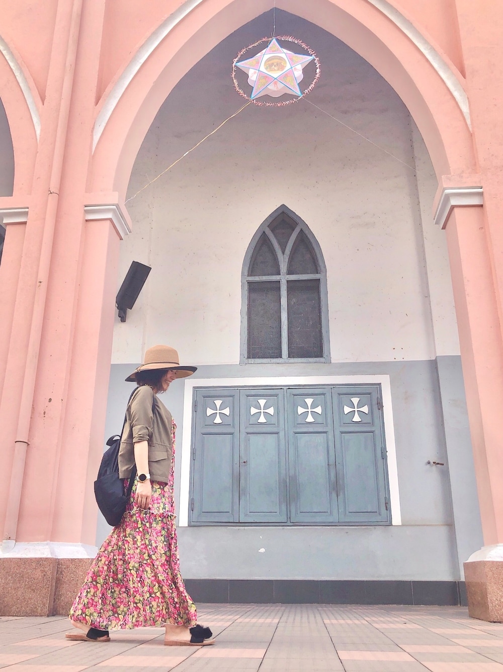 「ゆるコーデ、旅行、ダナン、ベトナムサンダル、ベトナム、リゾートスタイル、12月」｜「Marc by Marc JacobsのPREPPY LEGEND_BACKPACK（バックパック/リュック、ブラック系）」を使った、mocoさん（レディース・154cm）の春コーディネートの1枚目の写真