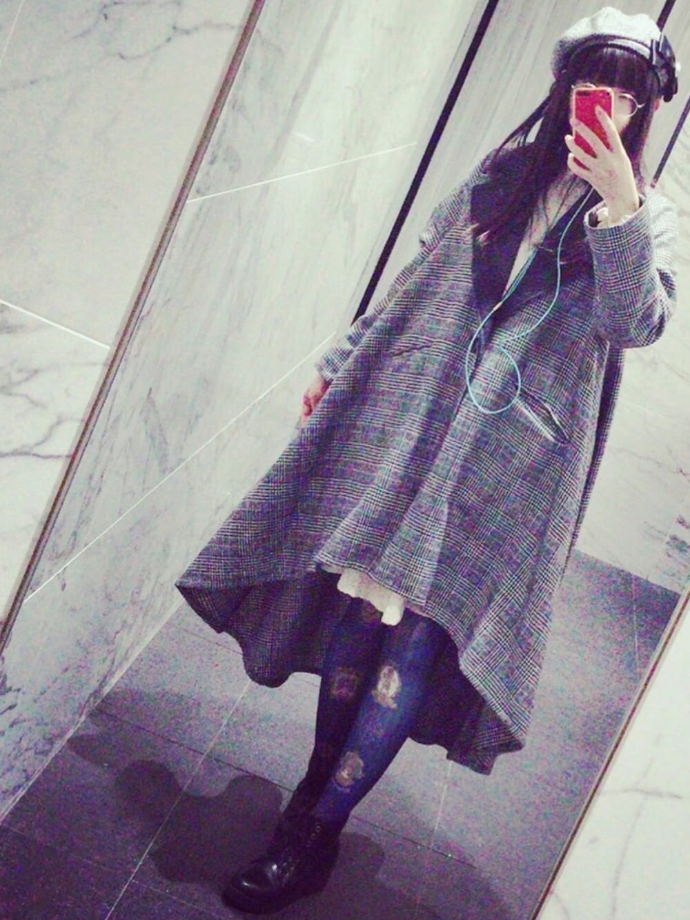 「Metamorphoseのアイテム（タイツ/ストッキング、ブルー系）」を使った、駒子さん（レディース・160cm）の冬コーディネートの1枚目の写真