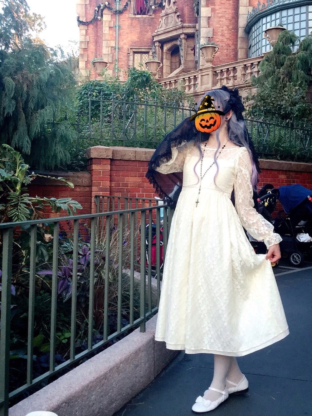 「victorian maidenのアイテム（ワンピース、ホワイト系）」を使った、駒子さん（レディース・160cm）の秋コーディネートの1枚目の写真