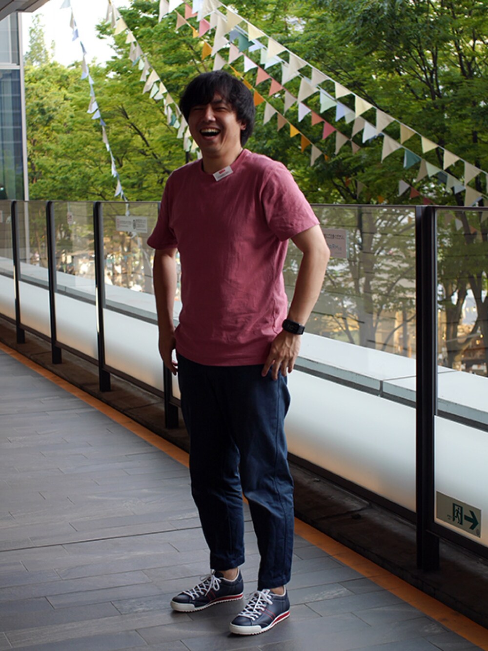 「Patrick、スニーカー、カジュアル、Tシャツ、チノパン」｜「UNIQLOのアイテム（Tシャツ/カットソー、ピンク系）」を使った、LB_YAMAZAKIさん（メンズ・175cm）の夏コーディネートの1枚目の写真