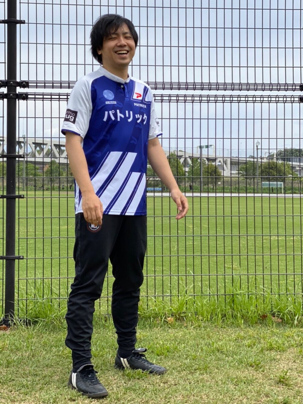 「Patrick、シンプルコーデ、スニーカー、サッカー、休日スタイル、おしゃれさんと繋がりたい、スニーカーコーデ」｜「PATRICKのアイテム（その他トップス、ホワイト系）」を使った、LB_YAMAZAKIさん（メンズ・176cm）の春コーディネートの1枚目の写真