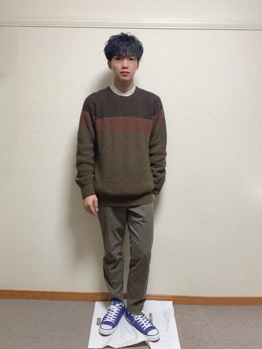 「大人カジュアル、おしゃれさんと繋がりたい、いいね、save、フォローお願いします🤑、きれいめカジュアル、ニット、バンドカラーシャツ、スラックス、コンバース、秋冬コーデ、冬コーデ」｜「GLOBAL WORKの切り替えネップニット/898223（ニット/セーター、ブラウン系）」を使った、ふみふみさん（メンズ・172cm）の秋コーディネートの1枚目の写真