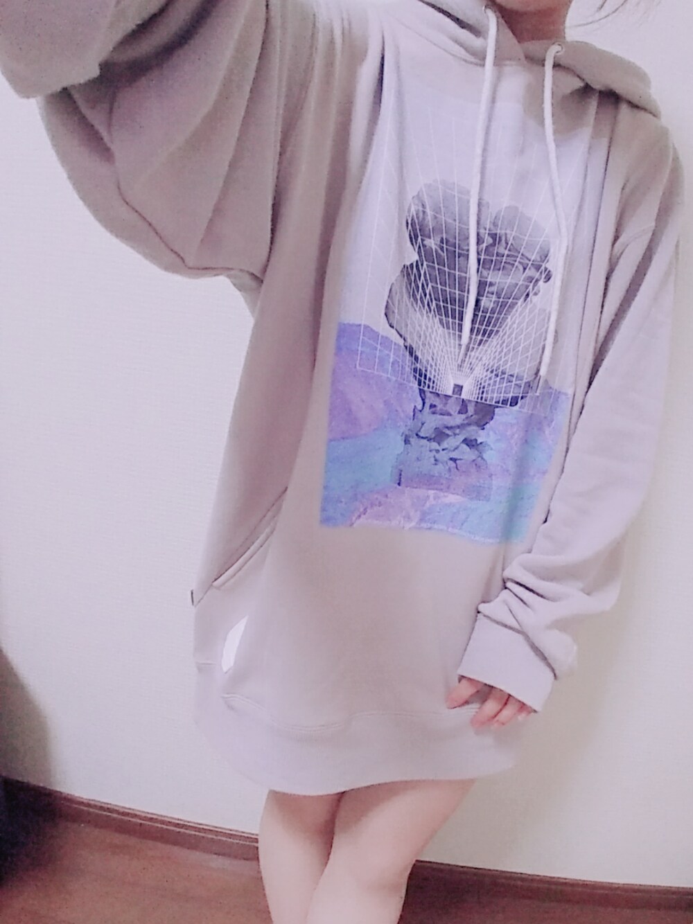 「THETEST」｜「THE TESTのアイテム（パーカー、グレー系）」を使った、sayaさん（レディース・146cm）の秋コーディネートの1枚目の写真