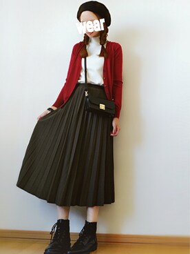 スカートを使った 赤カーディガン の人気ファッションコーディネート 髪型 セミロングヘアー Wear
