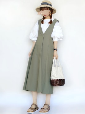 「カーキ×ホワイト」｜「アイテム（帽子）」を使った、こうさん（レディース・162cm）の夏コーディネート