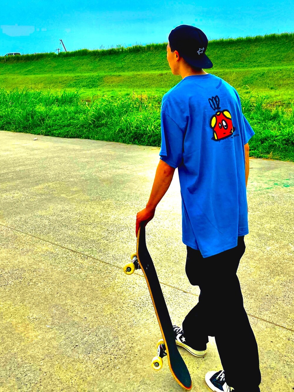 「Carhartt WIPのREGULAR CARGO PANT（カーゴパンツ、ブラック系）」を使った、noteb0riginalさん（メンズ・175cm）の夏コーディネートの1枚目の写真