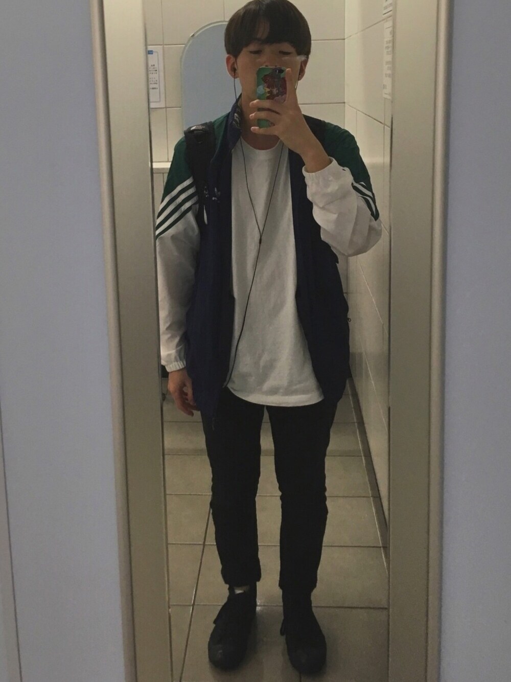 「スポーツミックス、adidas、adidas originals、adidas skateboarding、スポーティ、八戸、八戸ブックセンター、UNIQLO、converse、converse all star」｜「APPLEBUMのRUFF,RUGGED-N-RAW T-shirt-01（Tシャツ/カットソー、ホワイト系）」を使った、사황さん（メンズ・165cm）の秋コーディネートの1枚目の写真