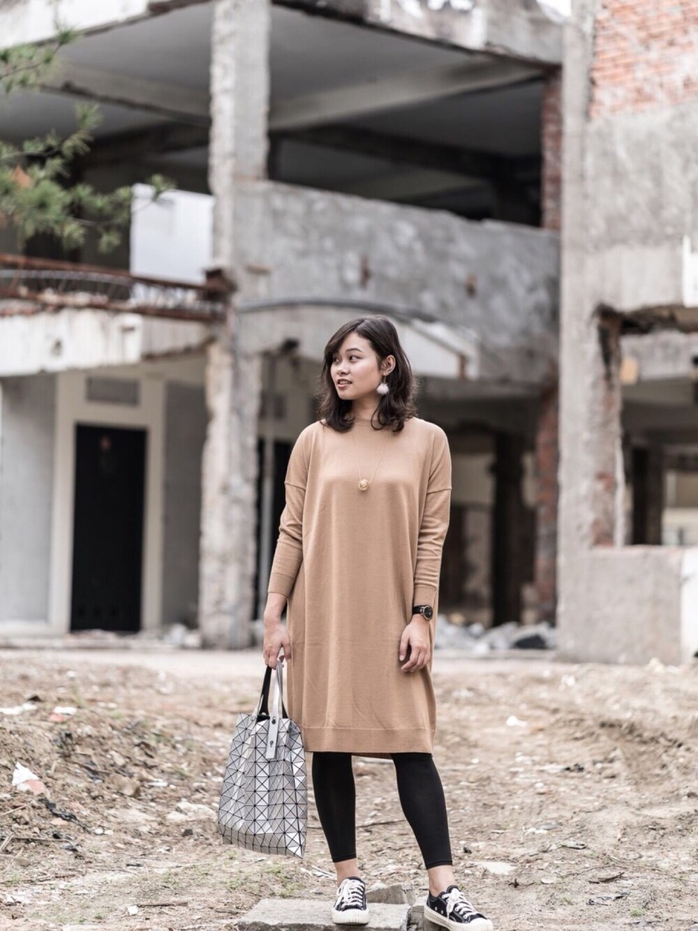 「girl、BAO BAO ISSEY MIYAKE、URBAN RESEARCH、grey、excelsior、ootd、Dayoff」｜「URBAN RESEARCHのアイテム（トップス、ベージュ系）」を使った、Chingさん（レディース・168cm）の冬コーディネートの1枚目の写真