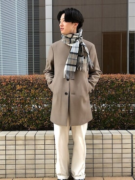 「クルーネックニット」｜「アイテム（ステンカラーコート）」を使った、佐々木さん（メンズ・165cm）の冬コーディネート