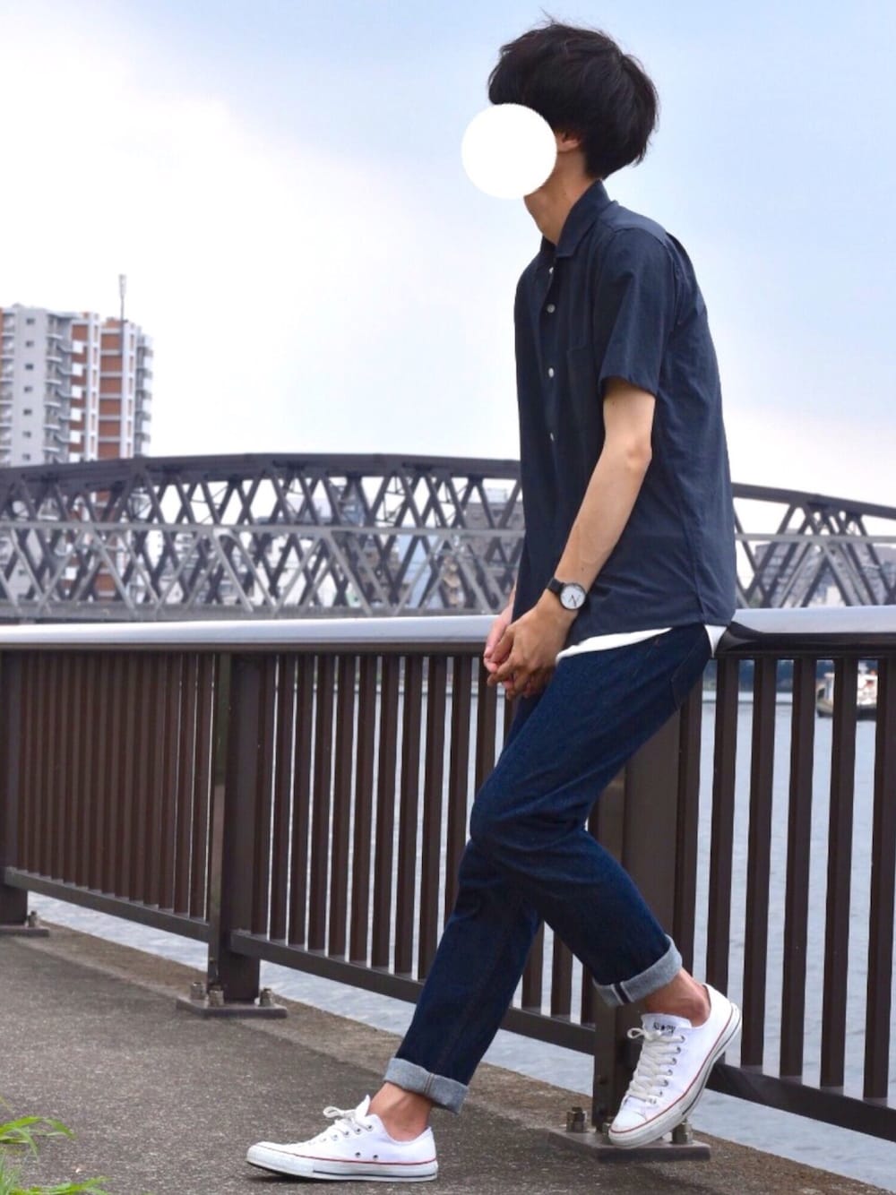 「夏、カジュアル、シンプル、オープンカラーシャツ、デニム、ロールアップ、コンバース」｜「Steven Alanの＜Steven Alan＞ HI/TWST OPENCOLLAR SSL/ｼｬﾂ（シャツ/ブラウス、ブルー系）」を使った、とっしーさん（メンズ・184cm）の夏コーディネートの1枚目の写真