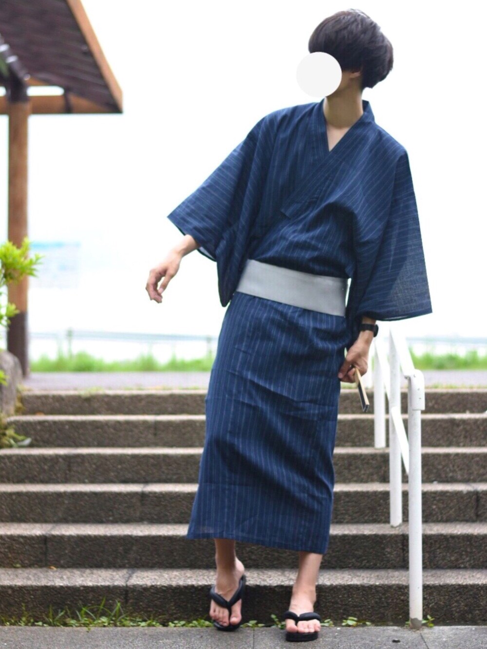 「シンプルコーデ、浴衣、浴衣男子、和装、夏」｜「MONO-MARTの浴衣 4点セット【 浴衣 ＋ 帯 ＋ 下駄 ＋ 扇子】（浴衣、ブルー系）」を使った、とっしーさん（メンズ・184cm）の夏コーディネートの1枚目の写真