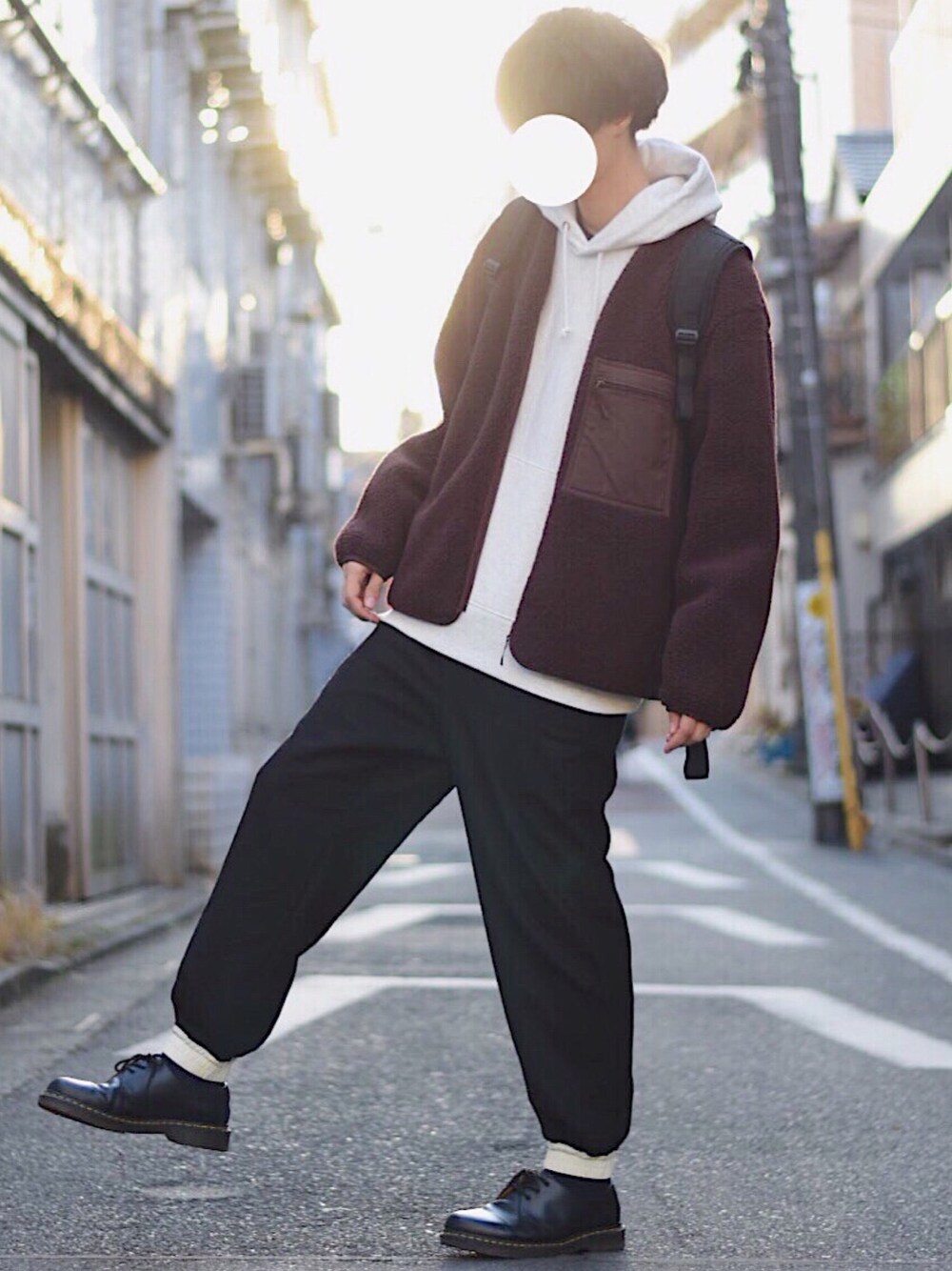 「冬、ボアフリース、パーカー、UNIQLO U、ゆるコーデ、シンプル、ボアフリースカーディガン」｜「UNIQLO Uのアイテム（カーディガン/ボレロ、ブラウン系）」を使った、とっしーさん（メンズ・184cm）の冬コーディネートの1枚目の写真