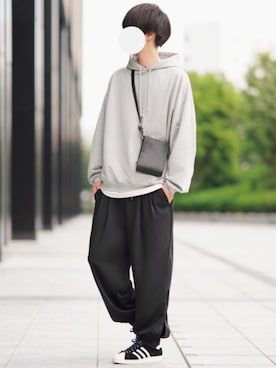 「DOOPZ（ドープス）のアイテム（パーカー）」を使った、とっしーさん（メンズ・184cm）の春コーディネート