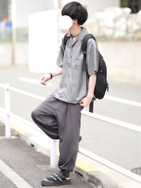 「カフスイージーパンツ」｜「アイテム（アクセサリー）」を使った、とっしーさん（メンズ・184cm）の夏コーディネート