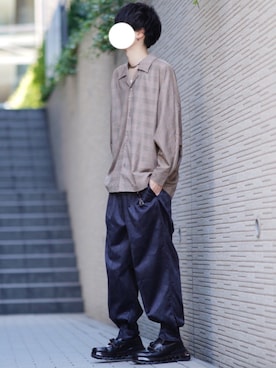 「カフスイージーパンツ」｜「アイテム（アクセサリー）」を使った、とっしーさん（メンズ・184cm）の秋コーディネート