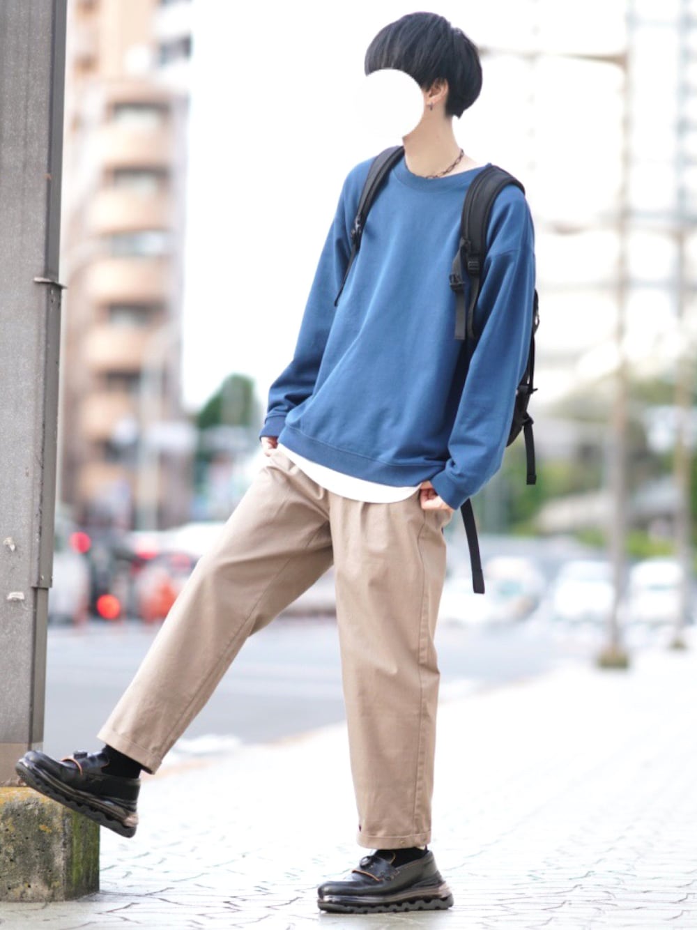 「秋のコーデ、秋服、カルゼ、スウェット」｜「DOOPZのアイテム（スウェット、ブルー系）」を使った、とっしーさん（メンズ・184cm）の秋コーディネートの1枚目の写真