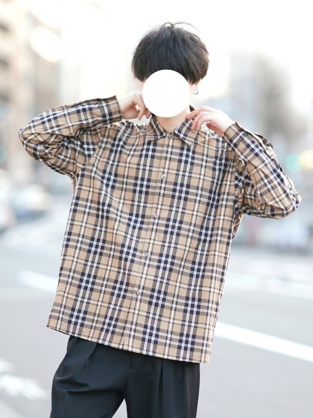 「今日のコーデ、シャツスタイル、チェック柄、チェックシャツ、トレンド、シンプル、カジュアル、デート」｜「DOOPZのアイテム（シャツ/ブラウス、ベージュ系）」を使った、とっしーさん（メンズ・184cm）の冬コーディネートの1枚目の写真