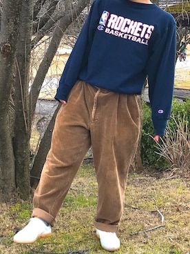 スウェットを使った「コーデュロイ パンツ」の人気ファッション