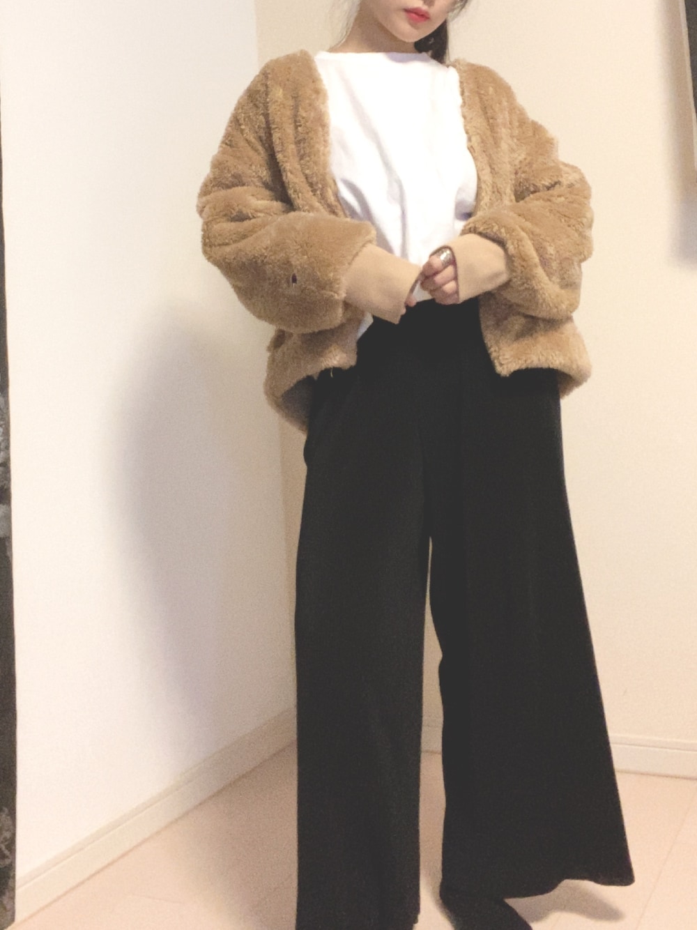 「フリース、大人カジュアル、秋冬コーデ、オトナ女子、プリーツパンツ、ロンT、カジュアル、カジュアルコーデ、きれいめカジュアル」｜「UNIQLOのプリーツパンツ（その他パンツ、ブラック系）」を使った、コマじろうさん（レディース・149cm）の秋コーディネートの1枚目の写真