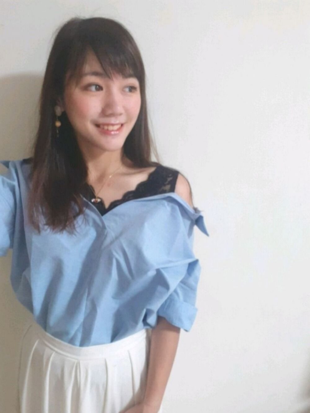 「夏のワントーンコーデ、通勤コーデ」｜「CECIL McBEEのアイテム（シャツ/ブラウス、ブルー系）」を使った、ルビーさん（レディース・158cm）の夏コーディネートの1枚目の写真