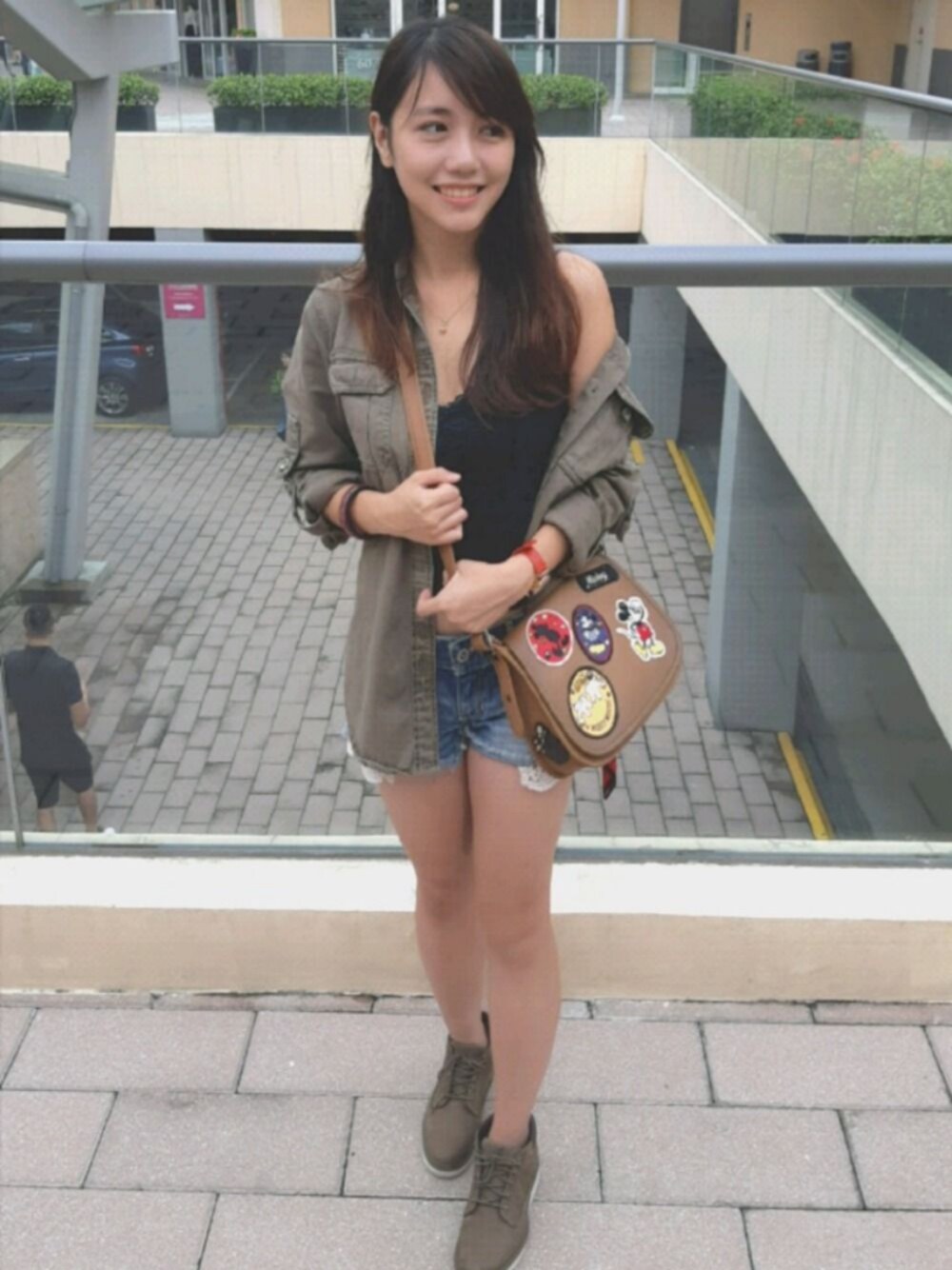 「秋コーデ、outfit、GU」｜「Hollisterのアイテム（デニムパンツ、ブルー系）」を使った、ルビーさん（レディース・158cm）の秋コーディネートの1枚目の写真