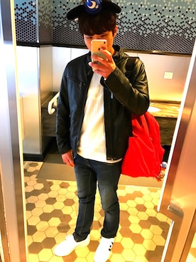 「disney」｜「アイテム（ライダースジャケット）」を使った、ようさん（メンズ・174cm）の冬コーディネート